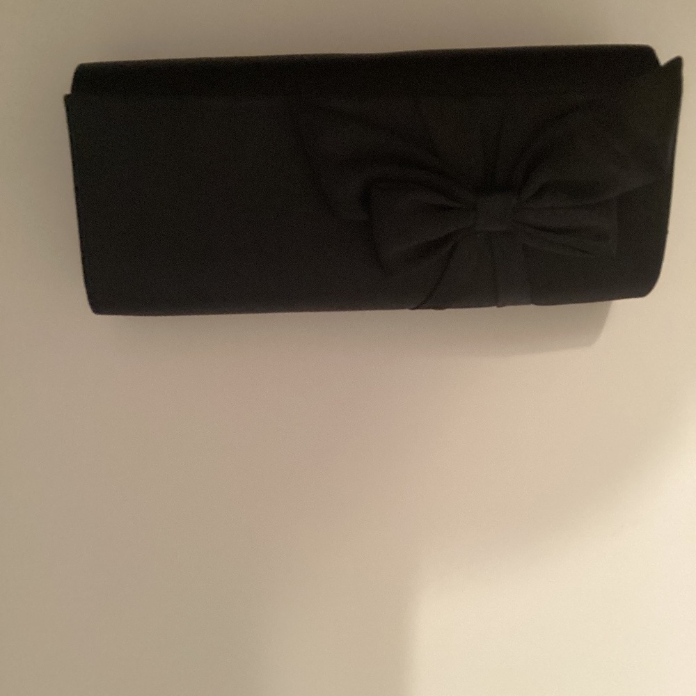 Satin bow clutch with bow